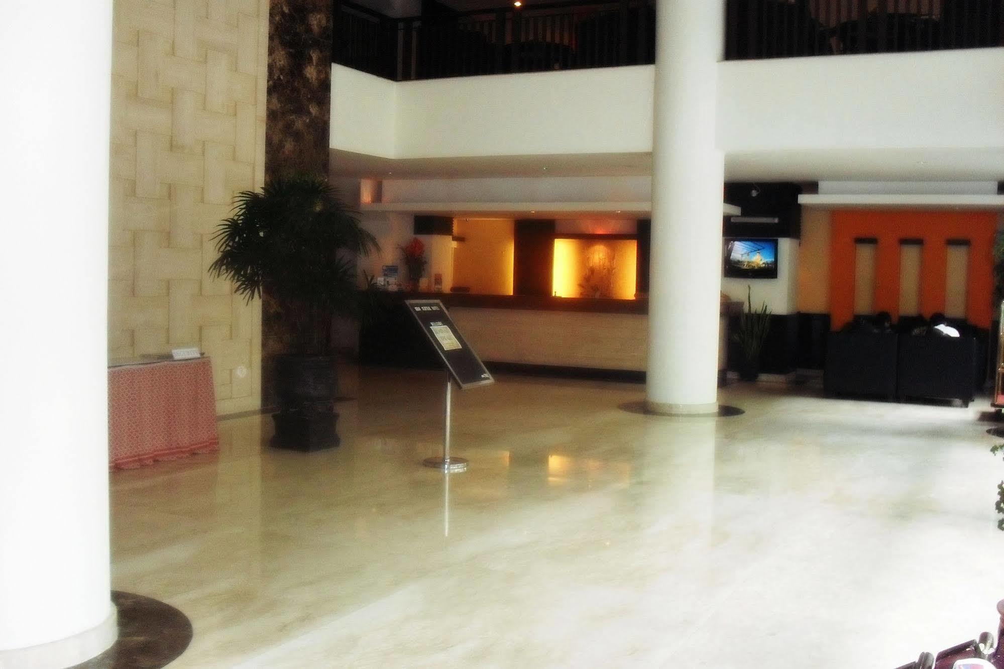 Hotel Gran Central Manado Exteriér fotografie